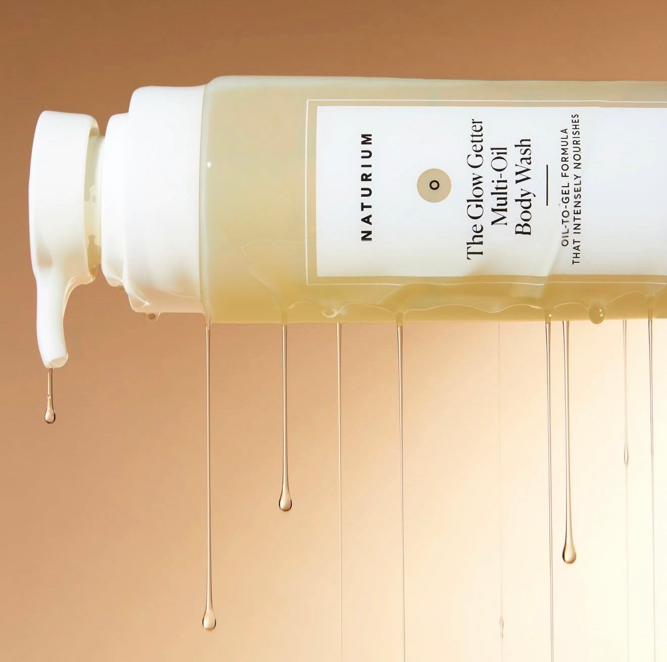 NATURIUM THE GLOW GETTER MULTI-OIL HYDRATING BODY WASH